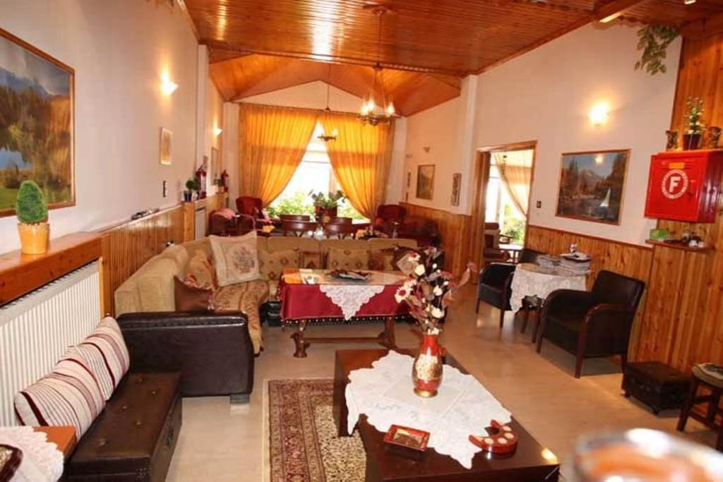 Filoxenia Hotel โคนิทซา ภายนอก รูปภาพ